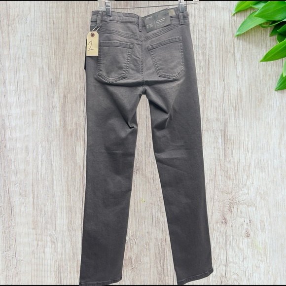 Jones NY Luxe Women's Gray Straight Jeans size 2 NWT - Picture 2 of 8